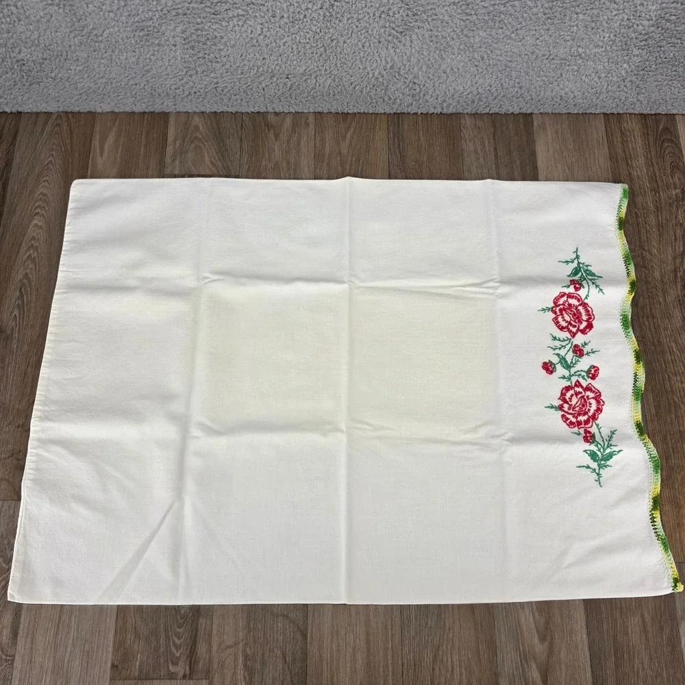 Vintage Hand Embroidered‎ Floral Rose Pillowcase Set Crochet Lace Trim White 2pc